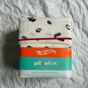 NWT Hot Wheels Car Print Sheet Set with Red Piping 100% cotton
